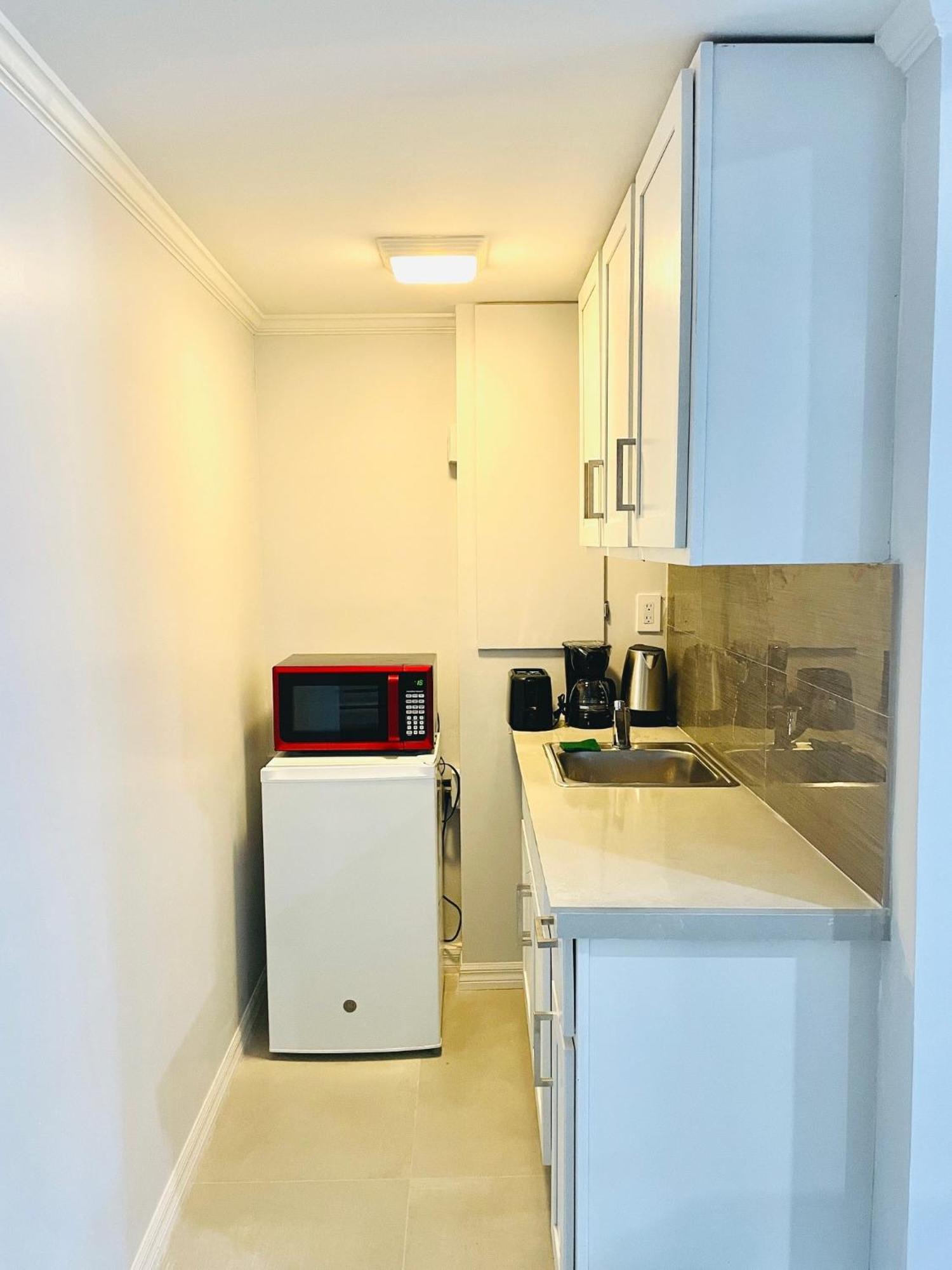 Studio, 100 Feet From The Beach Nassau Bagian luar foto