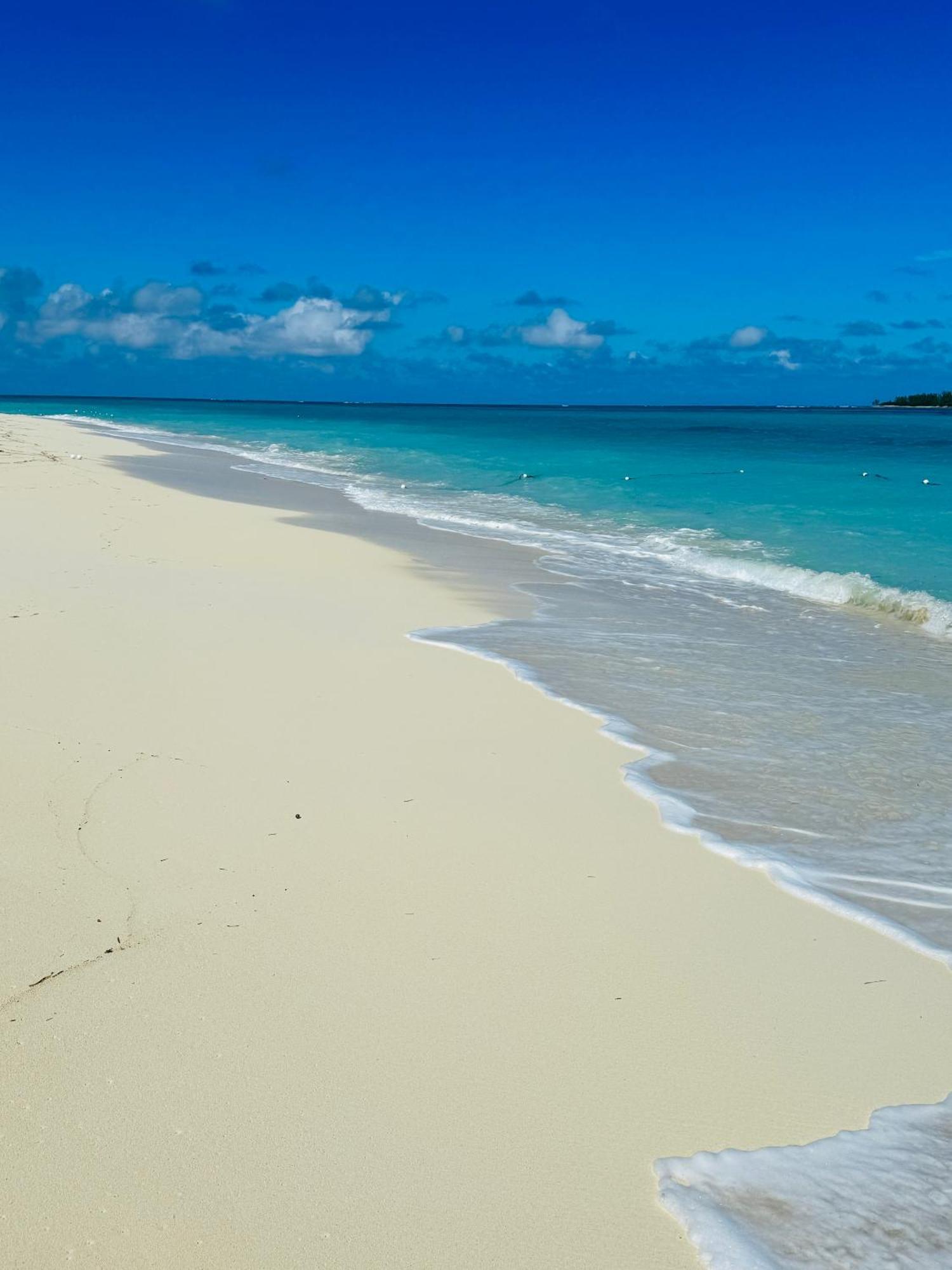 Studio, 100 Feet From The Beach Nassau Bagian luar foto