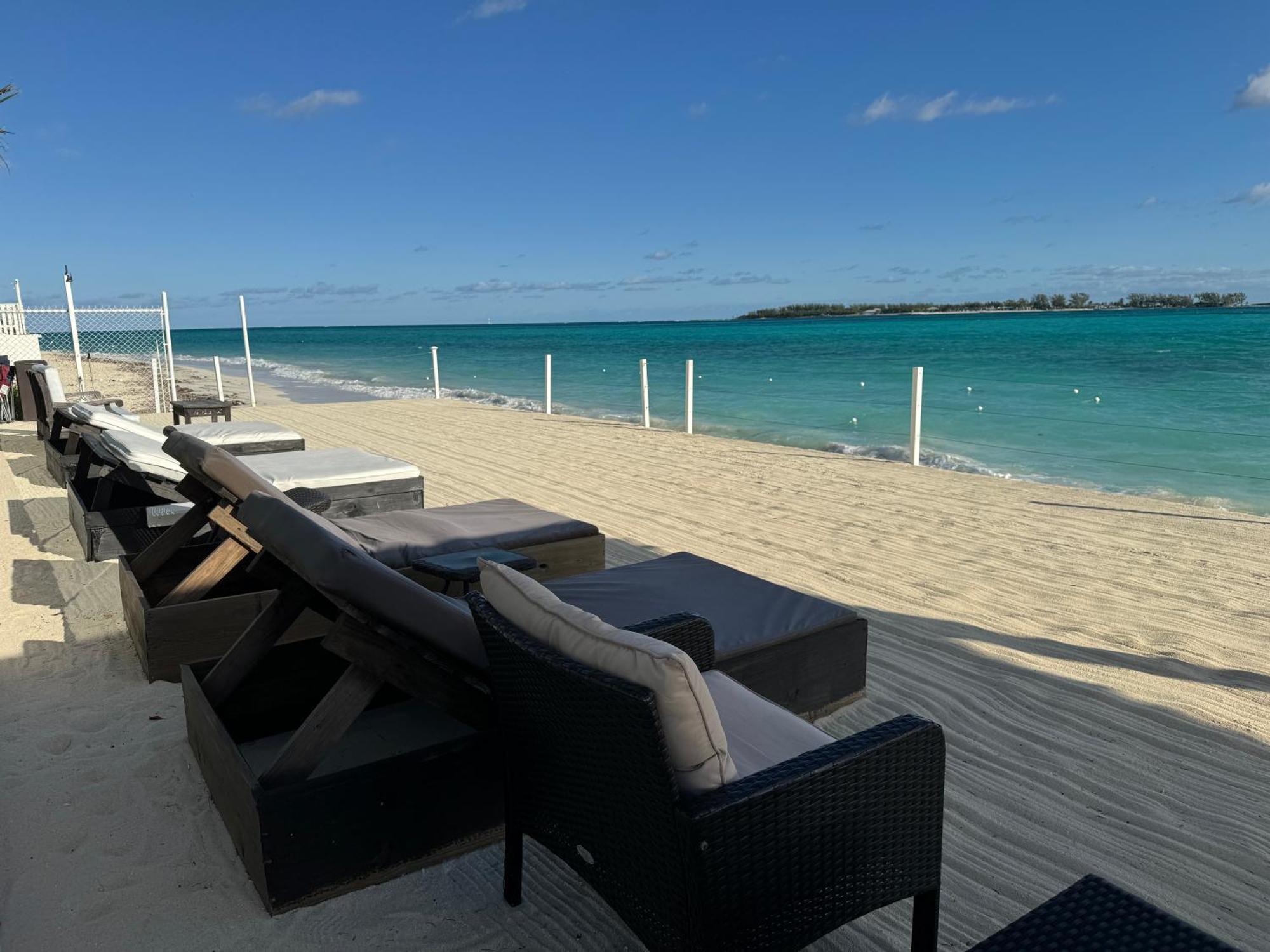 Studio, 100 Feet From The Beach Nassau Bagian luar foto